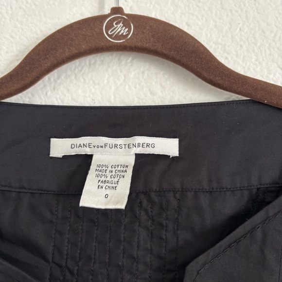 Diane Von Furstenberg Women's Size 0 Black V-Neck Dress - Picture 2 of 3